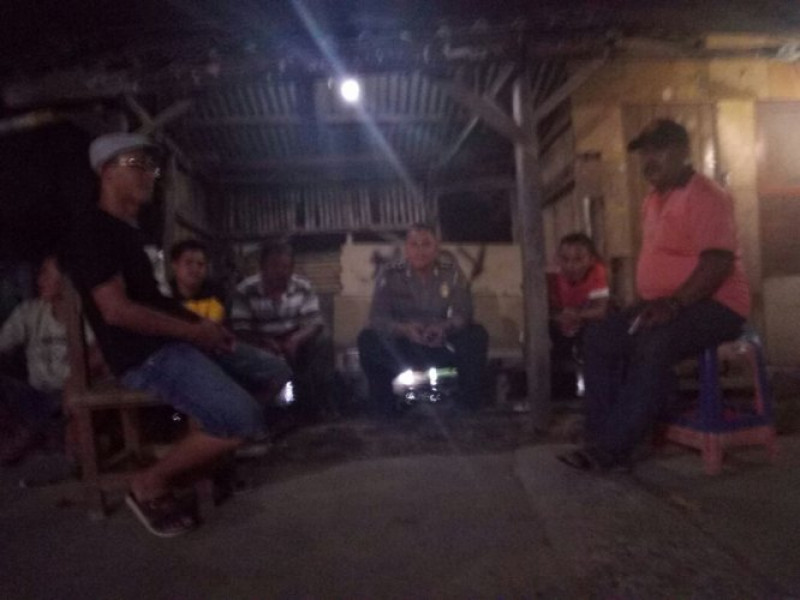 IMG-bhabinkamtibmas-polsek-sepatan-brigadir-dedi-kurniawan-sambang-dialogis-pos-kambling