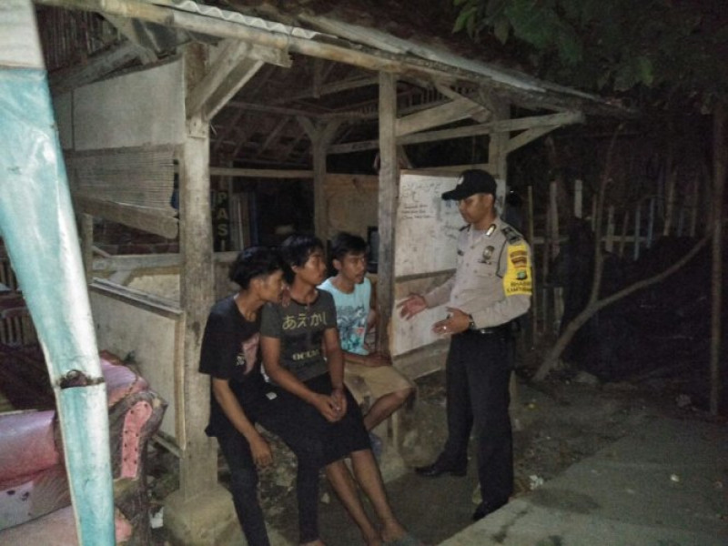 IMG-bhabinkamtibmas-polsek-sepatan-brigadir-sidik-amarullah-kunjungan-ke-pos-keamanan-kp-sarakan
