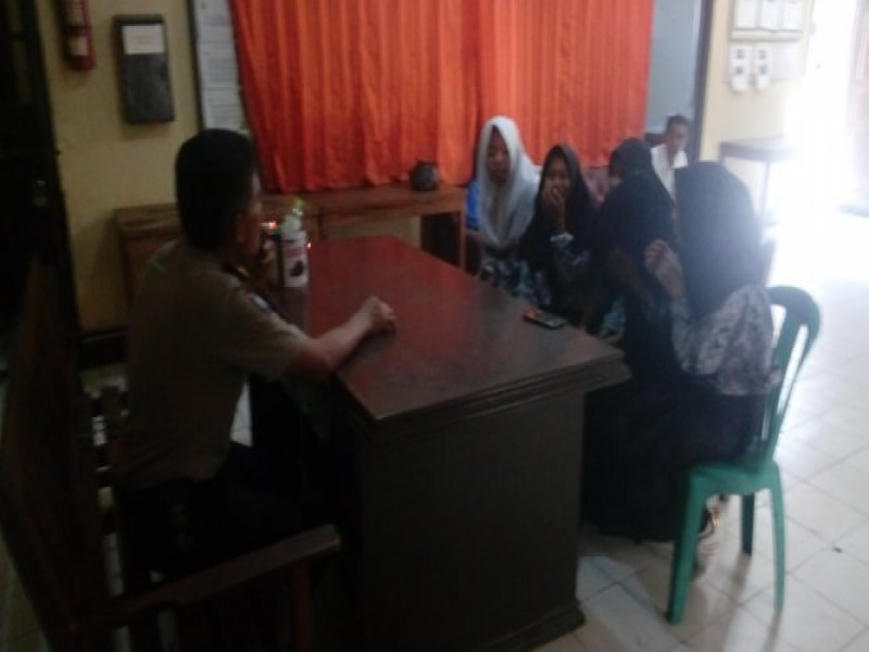IMG-kanit-binmas-polsek-sepatan-pembinaan-dan-penyuluhan-ke-siswi-dengan-materi-moral-hidup-bermasyarakat-dan-bernegara