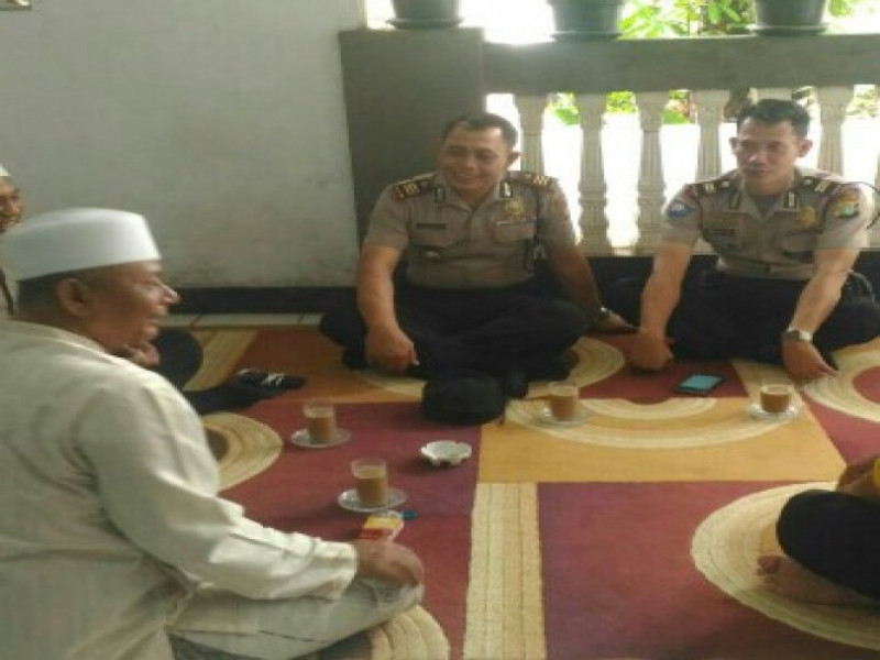 IMG-wakapolsek-dan-kanit-binmas-polsek-jatiuwung-sambangi-pondok-pesantren-baiturrahman