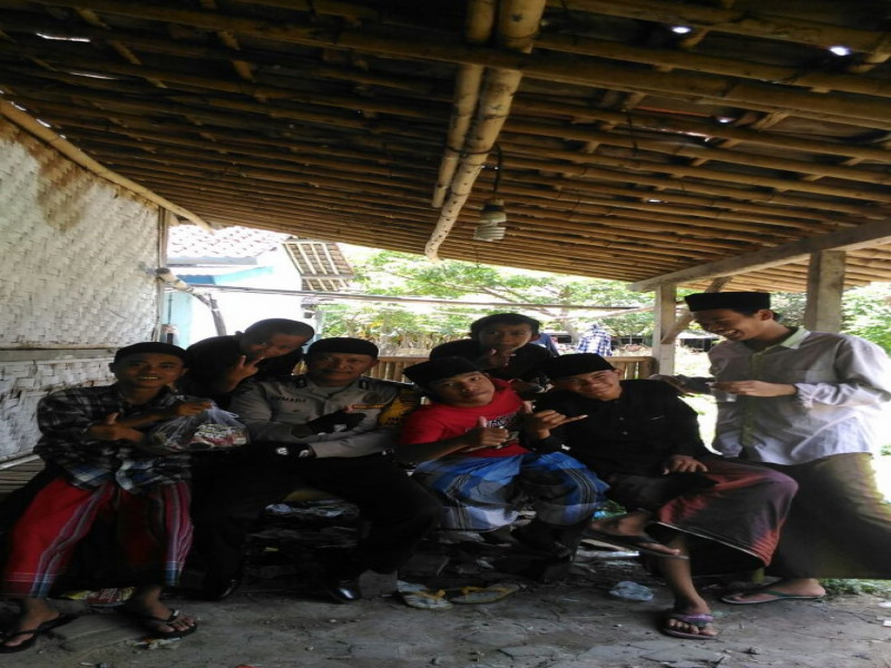 IMG-polsantren-aiptu-sumadi-bbabinkamtibmas-desa-buaran-mangga-kunjung-ke-pesantren-al-patah