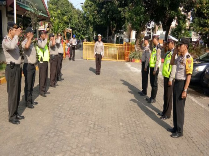 IMG-kanit-lantas-polsek-jatiuwung-akp-pintaraja-pimpin-serah-terima-tugas-jaga-piket-fungsi