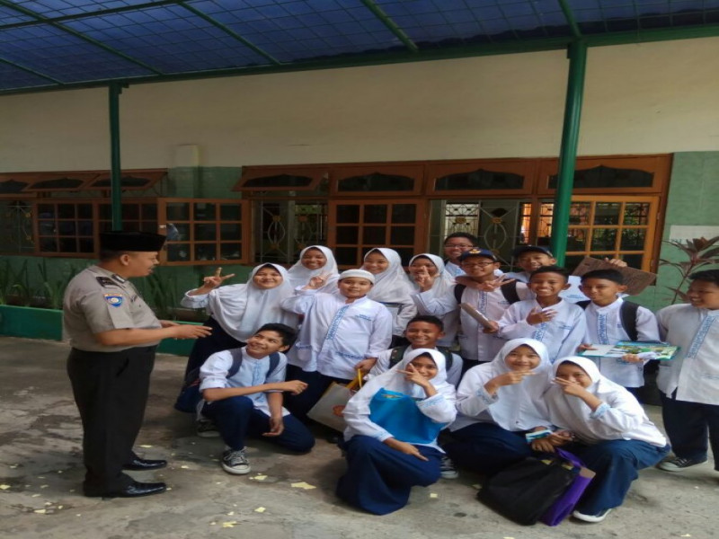 IMG-aiptu-nasrudin-binmas-polsek-ciledug-ingatkan-para-santri-untuk-waspada-terhadap-kelompok-aliran-radikalisme
