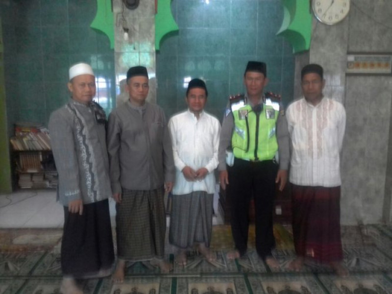 IMG-kanit-lantas-polsek-neglasari-imbau-kamtibmas-dan-sosialisasikan-like-lantas-pada-jamaah