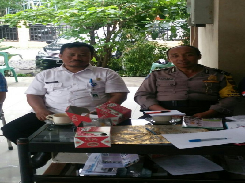 IMG-bhabinkamtibmas-polsek-cipondoh-ajak-sekel-kunciran-indah-jaga-keamanan-lingkungan