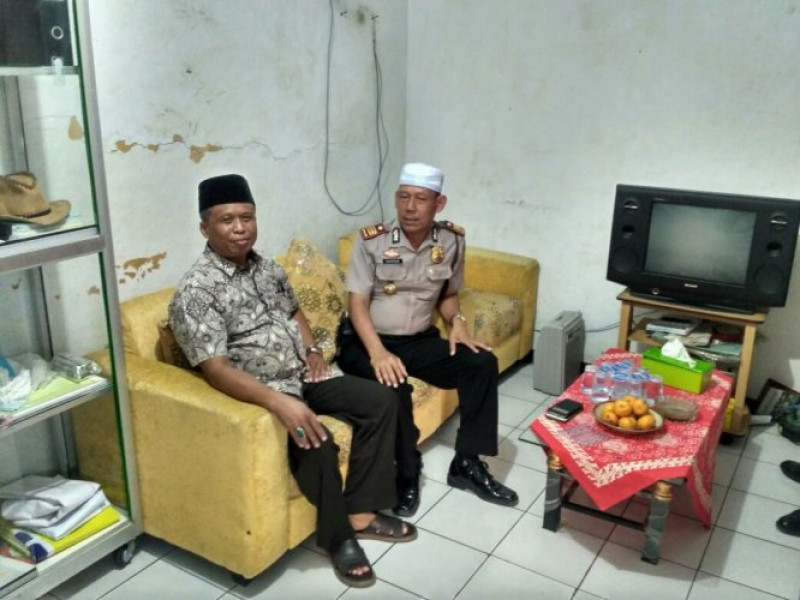 IMG-kapolsek-pakuhaji-akp-suyatnosh-sambang-ke-tokoh-masyarakat-bp-mansyur-selaku-kepala-desa-gaga-kecpakuhaji