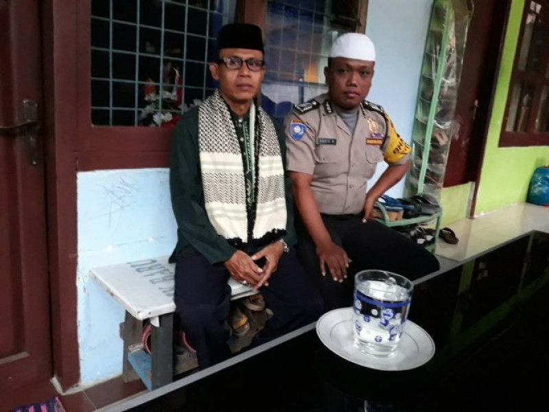 IMG-bhabinkamtibmas-polsek-jatiuwung-silaturahmi-dengan-tokoh-agama-cibodasari