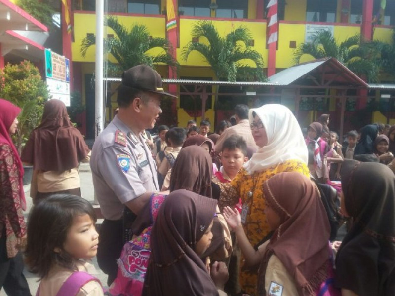 IMG-apresiasi-kepala-sekolah-kepada-kanit-binmas-polsek-neglasari