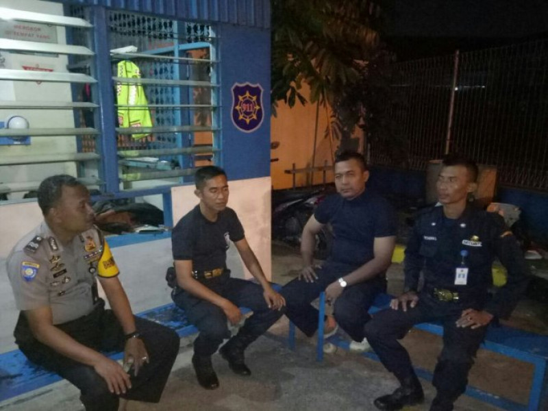 IMG-binkamsa-dipergunakan-oleh-bhabinkamtibmas-polsek-cipondoh-untuk-sambang-ke-pos-security