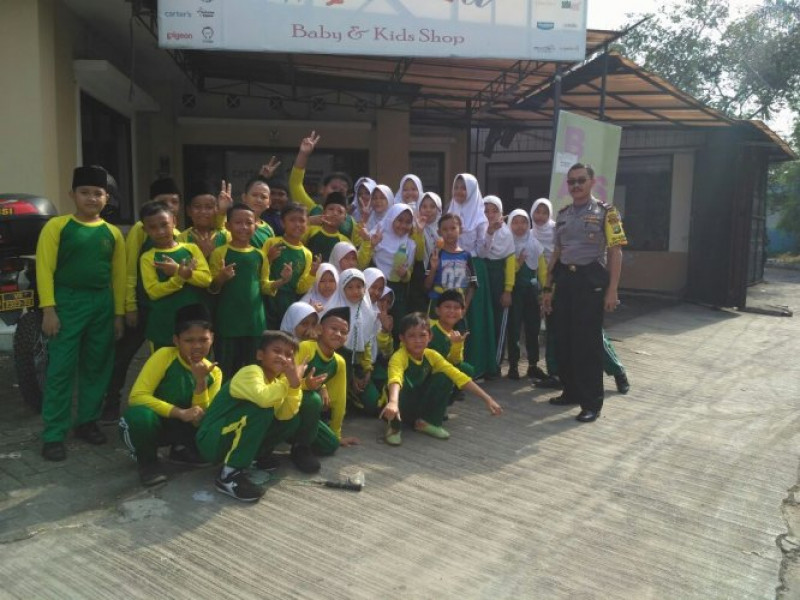 IMG-aiptu-jacky-tarmudzi-binmas-polsek-ciledug-menghimbau-para-pelajar-untuk-waspada-terhadap-bahaya-narkoba
