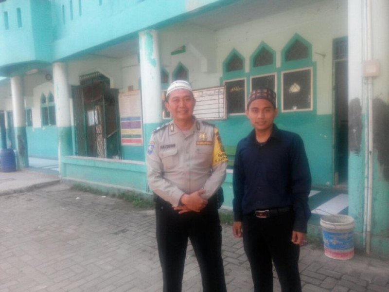 IMG-polsantren-binmas-selapajang-imbau-santri-jaga-nama-baik-pesantren