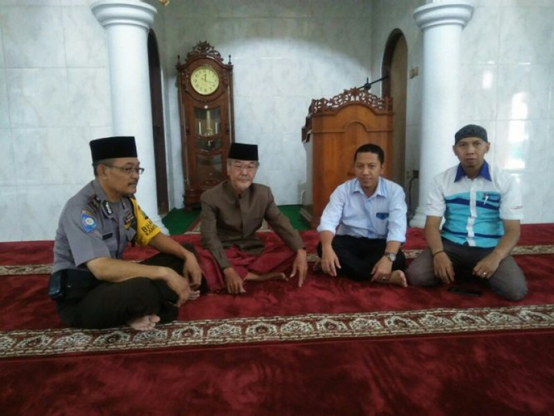 IMG-waspada-bahaya-kelompok-aliran-radikalisme-dan-teroris-pesan-kamtibmas-yang-disampaikan-aiptu-wahyono-ekoh-saat-sambang-ke-tokoh-agama