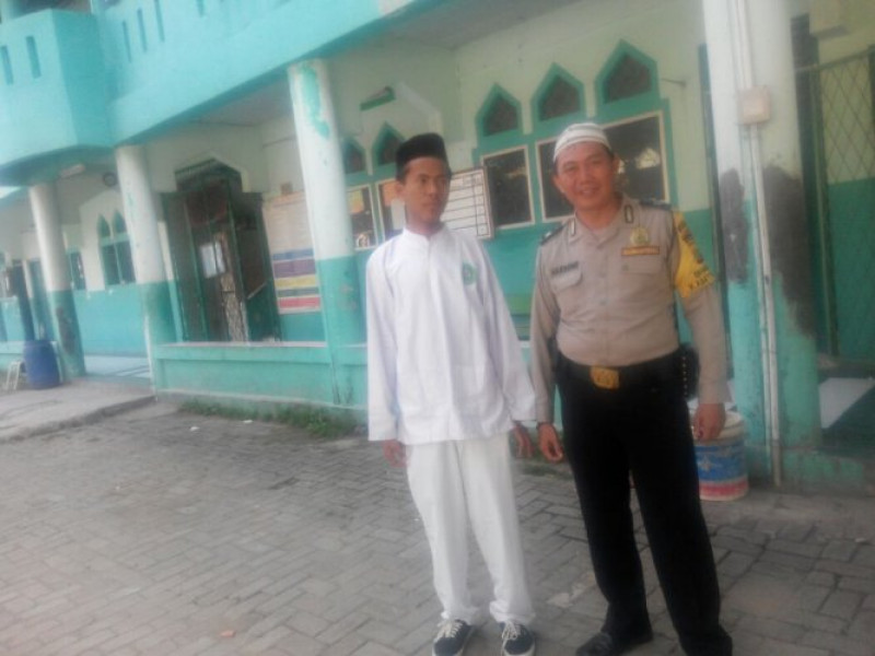 IMG-melalui-polsantren-binmas-selapajang-jaya-himbau-santri-jaga-kerukunan-di-lingkungan-pesantren