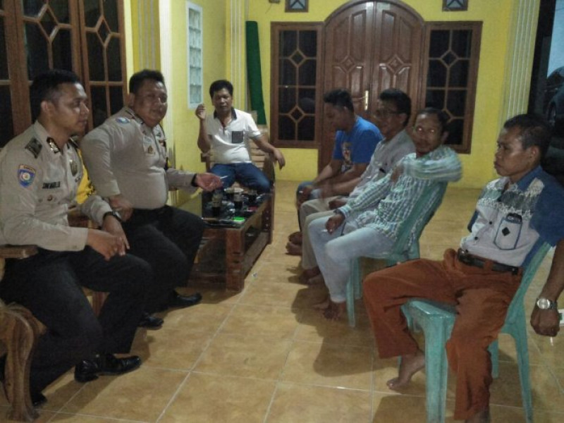 IMG-bhabinkamtibmas-polsek-sepatan-kordinasi-kantibmas-dengan-ketua-rt-13-ds-pisangan-jaya