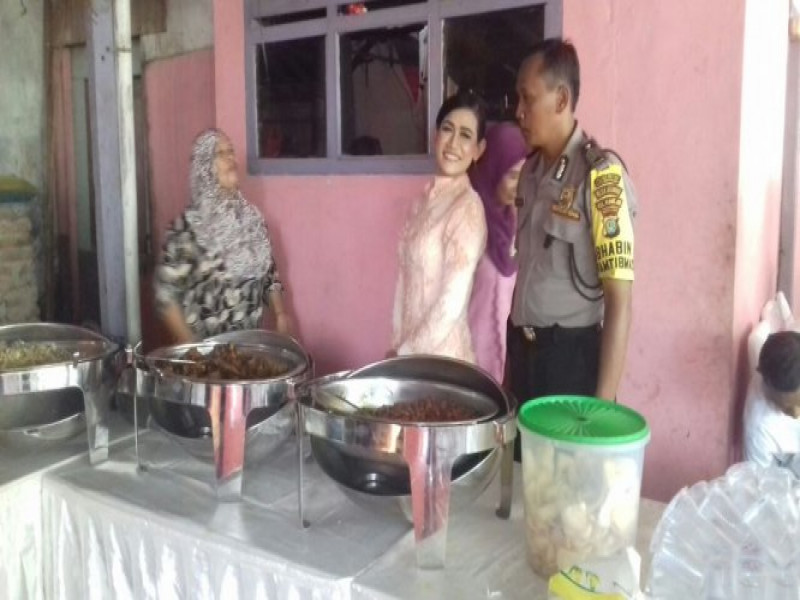 IMG-bripka-hariyanto-binmas-kelurahan-manis-jaya-hadiri-acara-hajatan-warganya