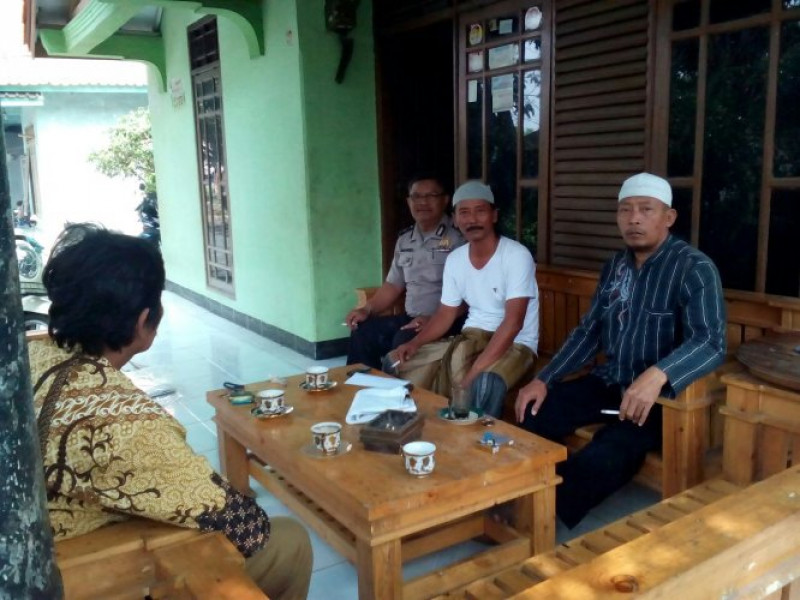 IMG-bhabinkamtibmas-polsek-sepatan-aiptu-budi-sy-bersinergi-dengan-tomas-antisipasi-gudang-ilegal