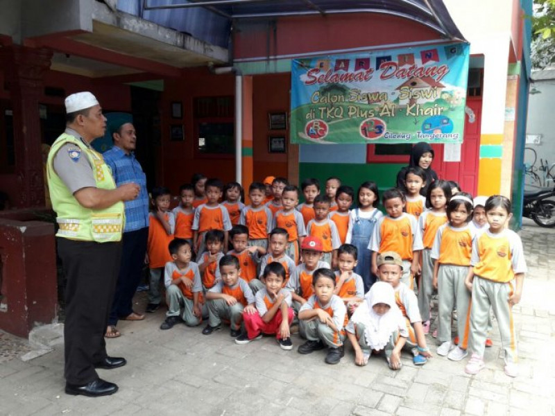 IMG-begini-pesan-aiptu-apendih-ketika-silaturahim-dengan-pengajar-tk-al-khoir