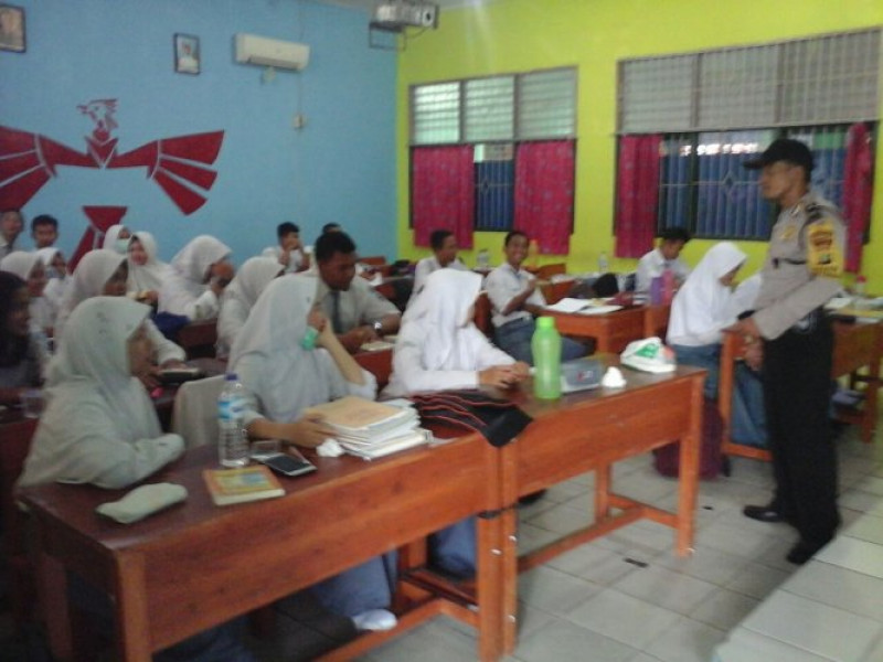IMG-bhabinkamtibmas-polsek-sepatan-binluh-kenakalan-remaja-kesekolah-sman-11-sepatan