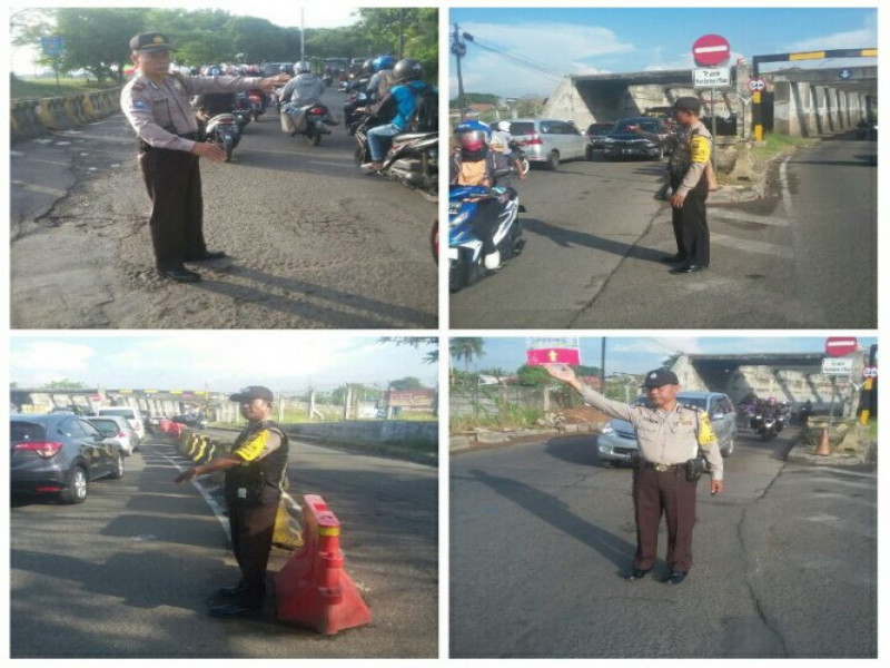 IMG-kanit-binmas-polsek-neglasari-bersama-anggotanya-mengatur-lalu-lintas