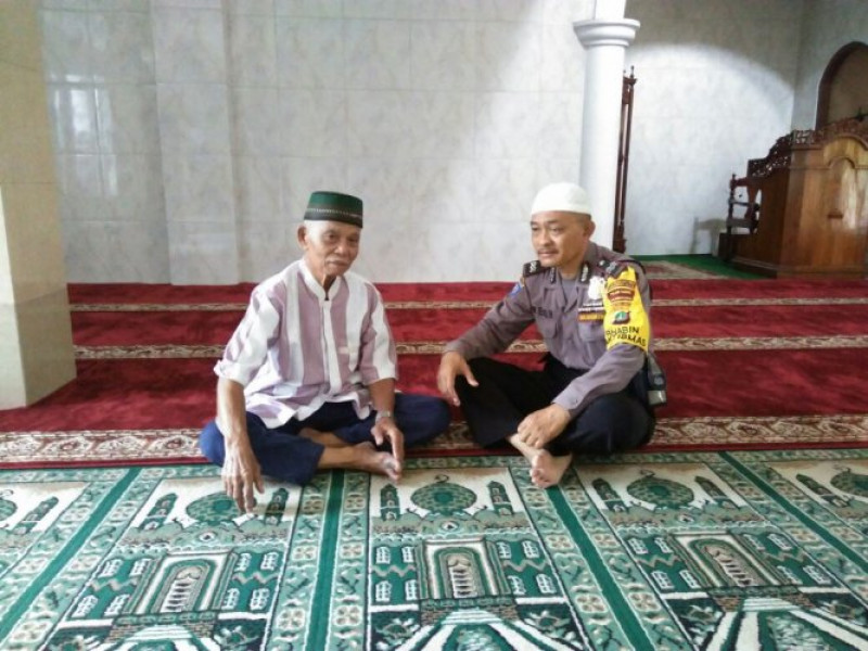 IMG-bhabinkamtibmas-sudimara-barat-aiptu-wahyono-eko-melaksanakan-giat-polisi-cinta-pesantren