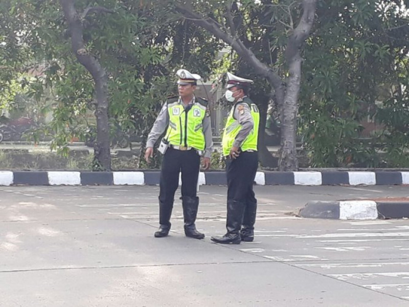 IMG-unit-lantas-polsek-neglasari-antsipasi-kemacetan-dengan-hadir-sebelum-jam-pulang-karyawan