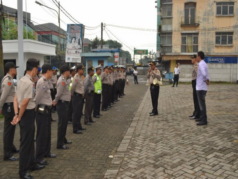IMG-kapolsek-jatiuwung-pimpin-apel-kesiapan-pengamanan-aksi-unjuk-rasa-buruh