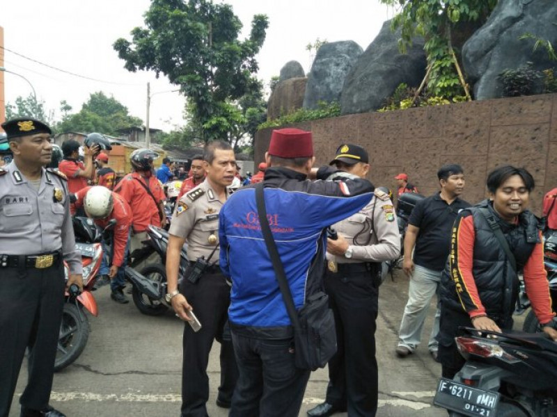 IMG-kabag-ops-polrestro-tangerang-kota-tinjau-pengamanan-aksi-unjuk-rasa-buruh-di-jatiuwung