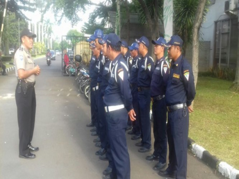 IMG-bripka-jw-purba-berikan-arahan-kepada-satpam-peerumahan-victoria-park