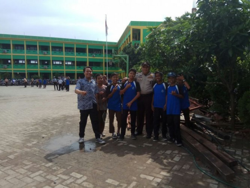 IMG-bhabinkamtibmas-polsek-sepatan-aipda-toni-susilo-ingatkan-siswa-siswi-pelajar-menjauhi-barang-haram