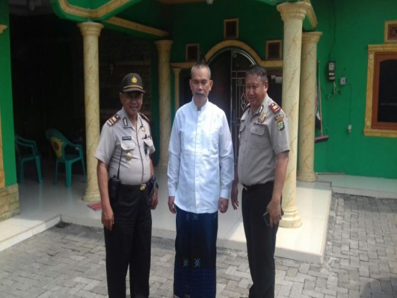 IMG-kapolsek-dan-wakapolsek-sepatan-silaturahmi-ketokoh-agama-sekretaris-mui-kec-sepatan