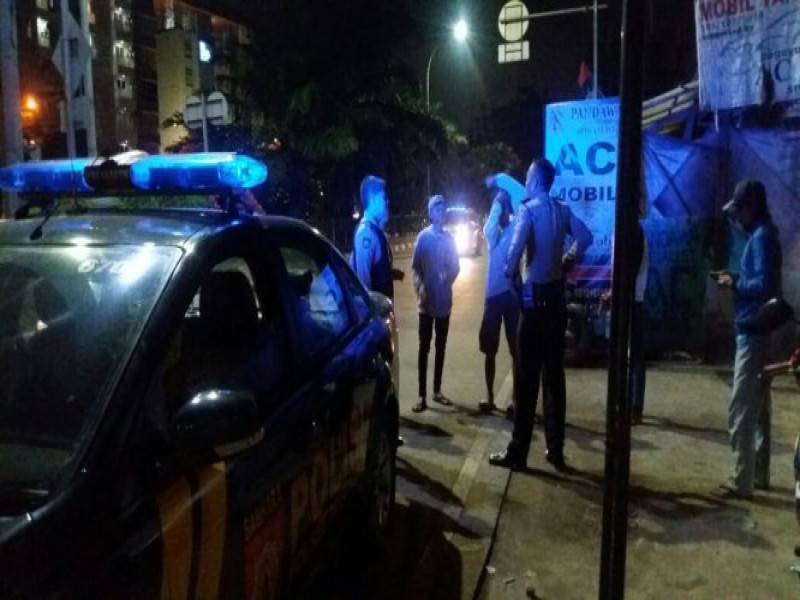 IMG-sabhara-polsek-neglasari-berikan-rasa-aman-kepada-masyarakat-di-malam-hari