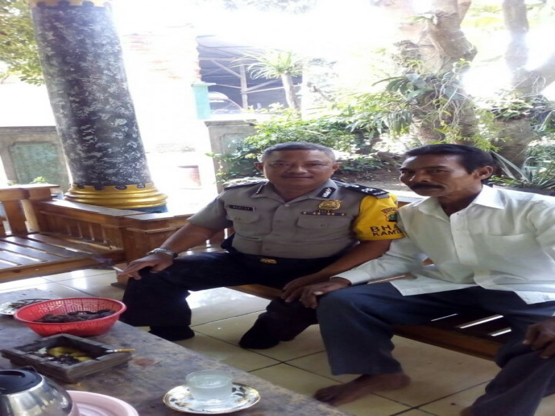 IMG-bhabinkamtibmas-polsek-sepatan-aiptu-budi-sy-silaturahmi-door-to-door-sytem-rumah-tokoh-masyarakat