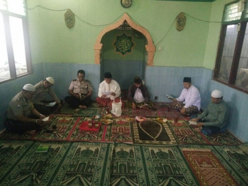 IMG-wakapolsek-sepatan-bersama-anggotanya-laksanakan-giat-rutin-pengajian