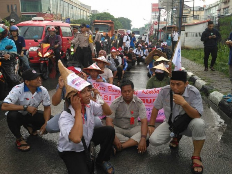 IMG-sinergitas-tni-polri-di-tangerang-gagalkan-aksi-long-march-buruh-ke-jakarta