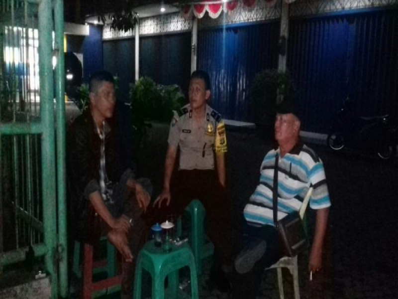 IMG-sambangi-pos-satpam-area-mandiri-kreo-aipda-iswadi-waspada-terhadap-pencurian-motor