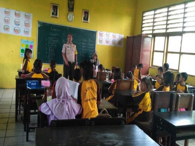 IMG-bripka-lukman-himbau-pengajar-sdn-kedung-jaya-untuk-melarang-siswinya-menggunakan-perhiasan-ke-sekolah