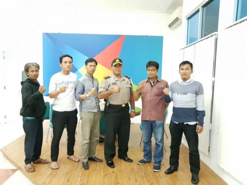 IMG-kapolsek-neglasari-bersama-komisioner-ppk-neglasari-bersinergi-ciptakan-pilkada-kota-tangerang-aman-dan-damai