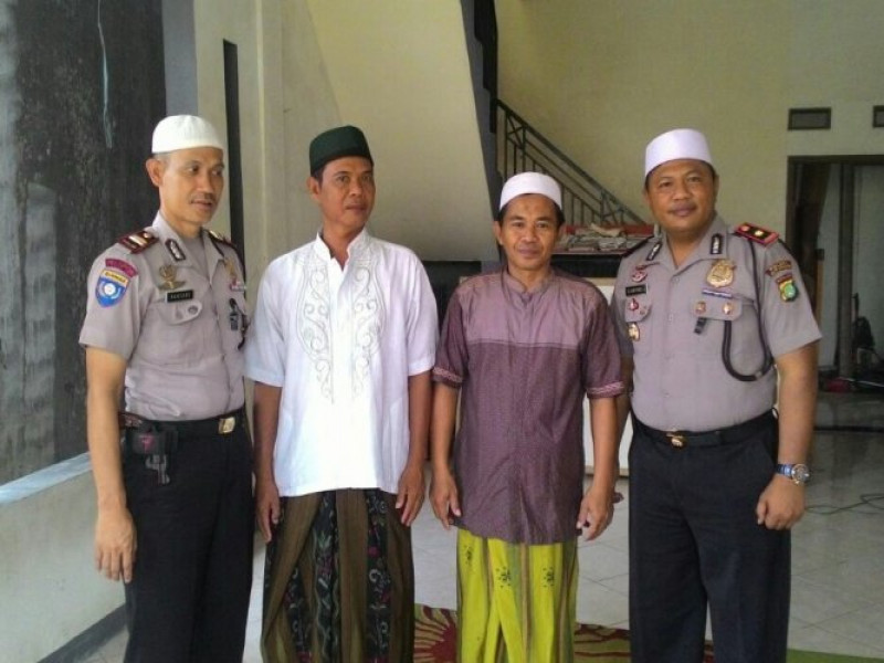 IMG-kapolsek-jatiuwung-silaturahmi-dengan-tokoh-agama-periuk
