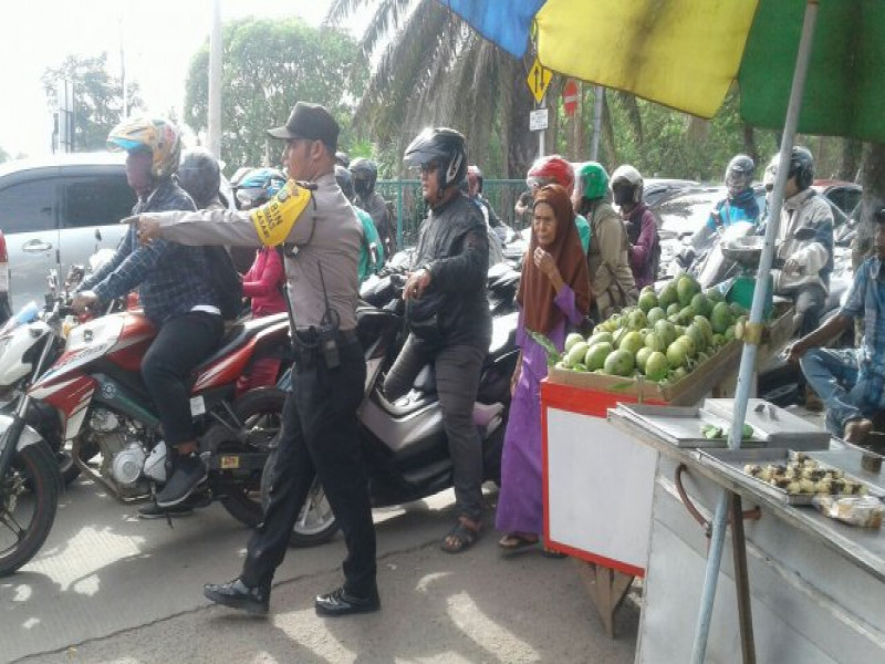 IMG-pelayanan-prima-bhabinkamtibmas-polsek-neglasari-di-senin-pagi