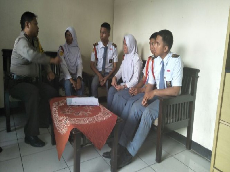 IMG-binmas-kelurahan-jatake-terus-jalin-komunikasi-dengan-pelajar-sman-11-tangerang