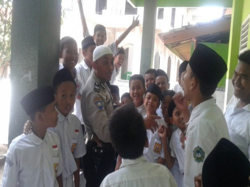 IMG-aiptu-sumianto-dukung-program-polkiss-dengan-kunjungi-smp