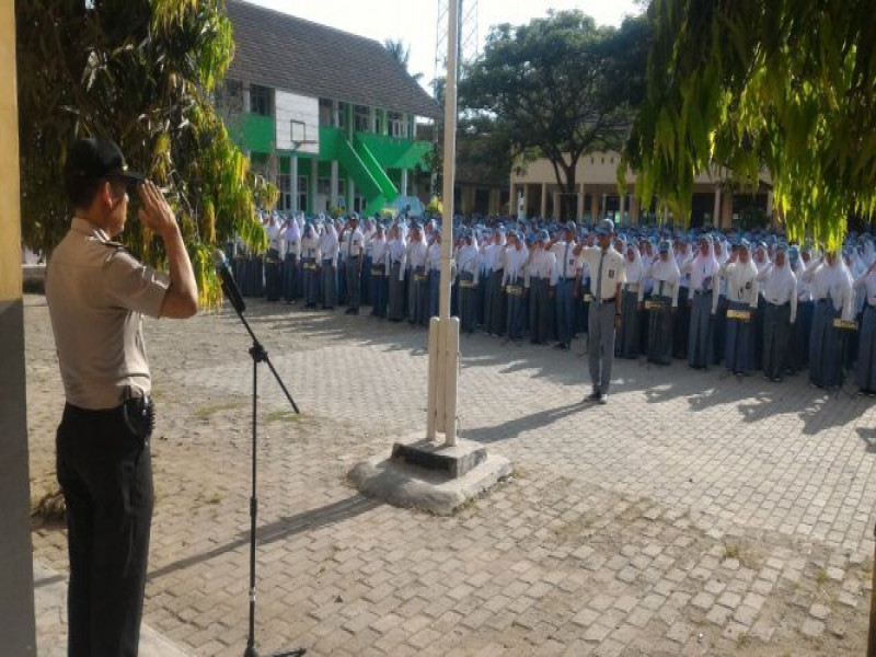 IMG-kapolsek-pakuhaji-akp-suyatno-sh-sambang-ke-sma-20-pakuhaji-tangerang