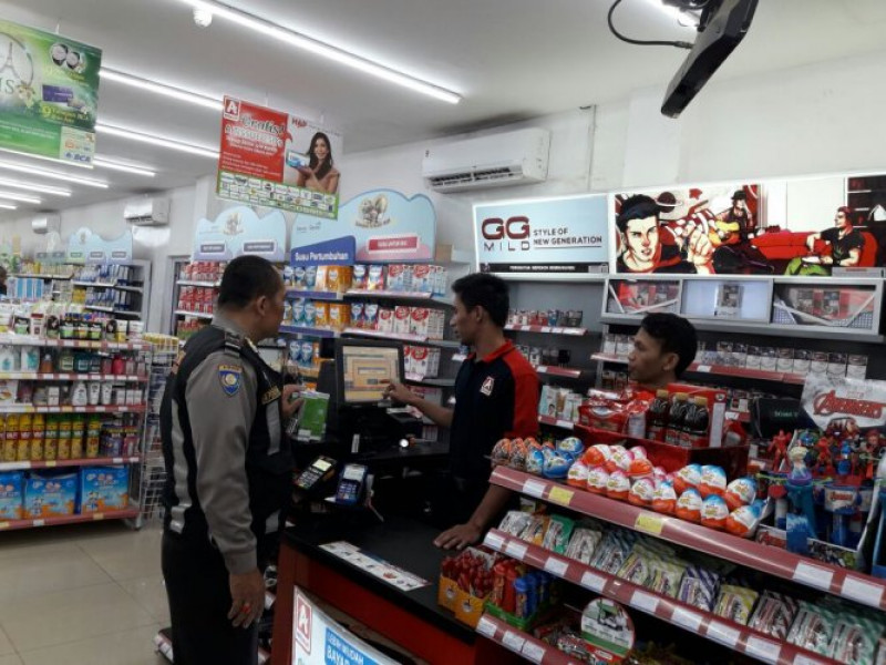 IMG-aiptu-apendih-sambang-minimarket-ajak-pengelola-jaga-keamanan-sekitar-lingkungan