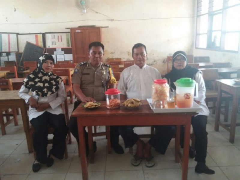 IMG-aiptu-endah-s-sambang-guru-sdn-ii-dadap-berikan-himbauan-kamtibmas-jaga-keamanan-lingkungan-sekolah