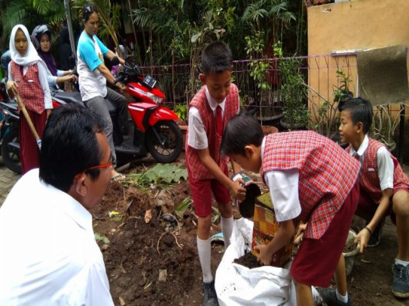 IMG-kadindik-pola-asuh-penting-untuk-didik-anak-zaman-sekarang