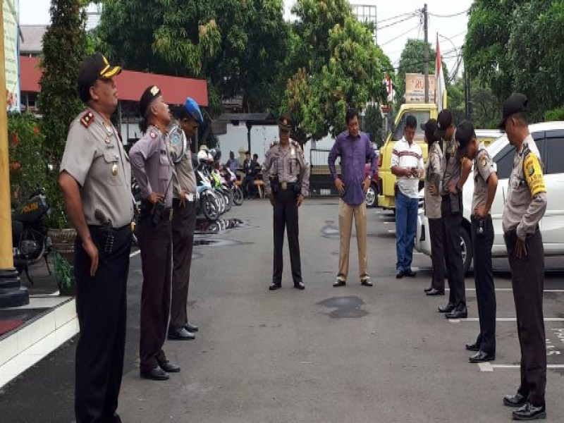 IMG-kapolsek-neglasari-pimpin-pelaksanaan-stretching-selesai-sampaikan-arahan-dalam-apel-pagi