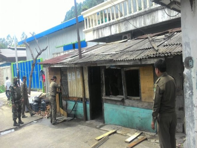IMG-kegiatan-3-pilar-dampingi-satpol-pp-tertibkan-bangunan-liar-di-wilayah-pasir-jaya