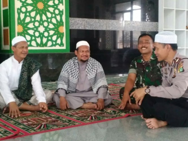 IMG-kanit-binmas-polsek-jatiuwung-silaturahmi-dengan-tokoh-agama-gandasari