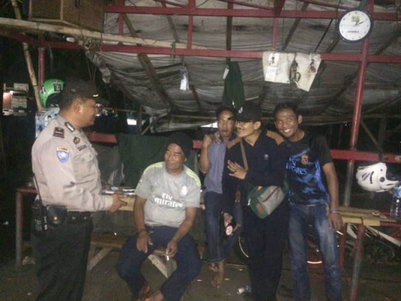 IMG-himbauan-panit-binmas-kepada-warga-di-pagi-dini-hari