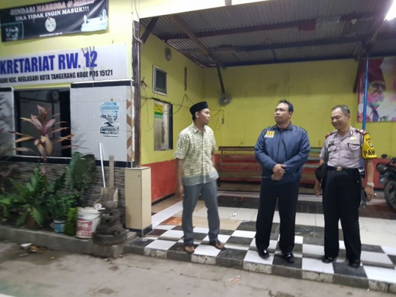 IMG-kapolsek-neglasari-bersinergi-dengan-ketua-rw-jaga-kamtibmas-di-wilayah